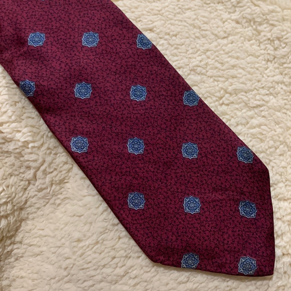 Harve Benard tie